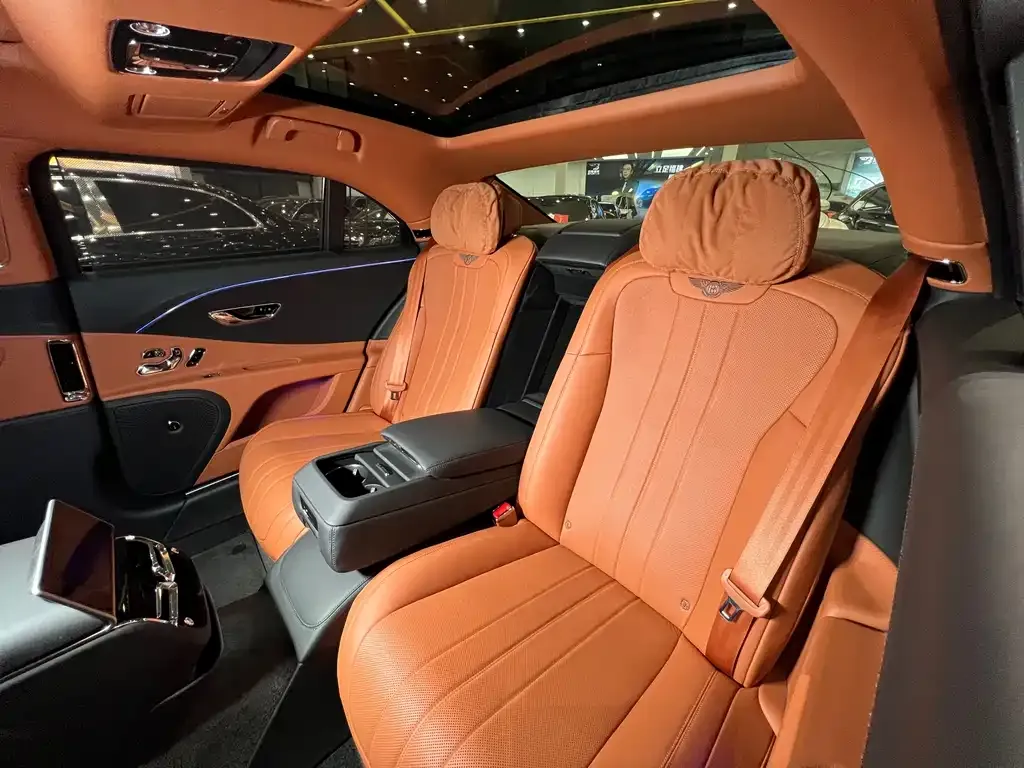 Bentley Flying Spur 2024 из CN, фото 8