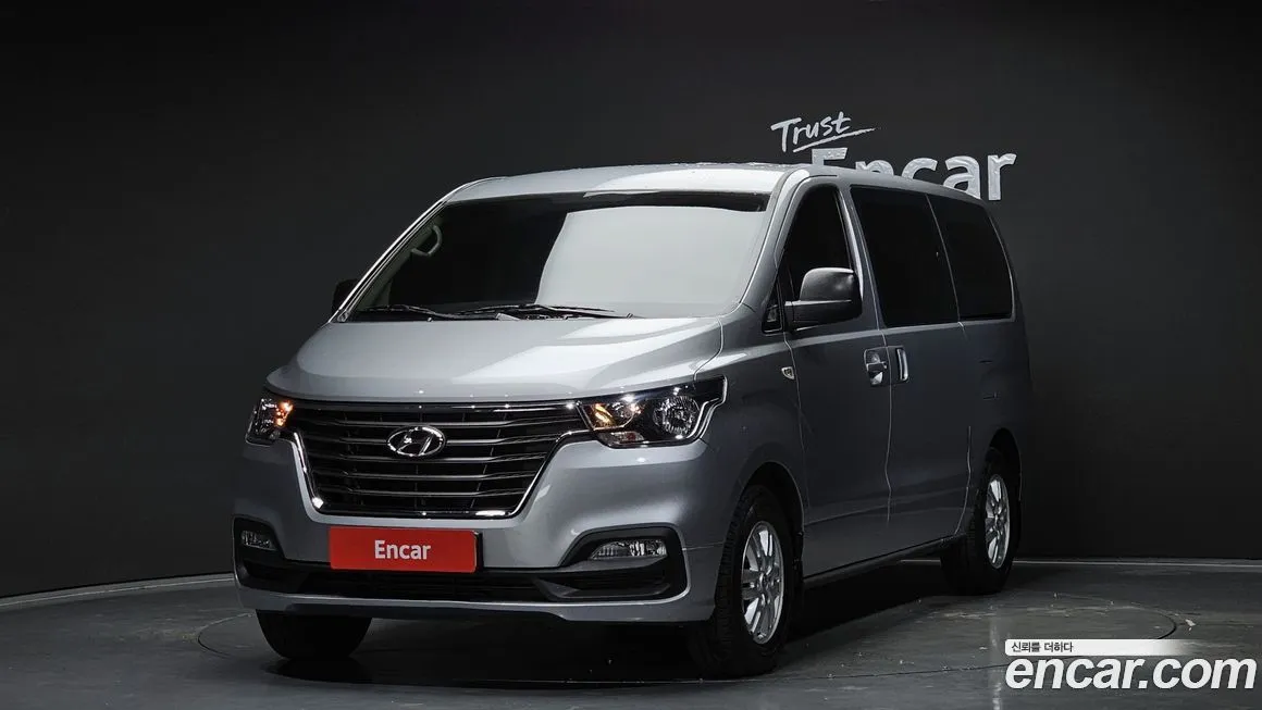 Hyundai Starex — фото 1
