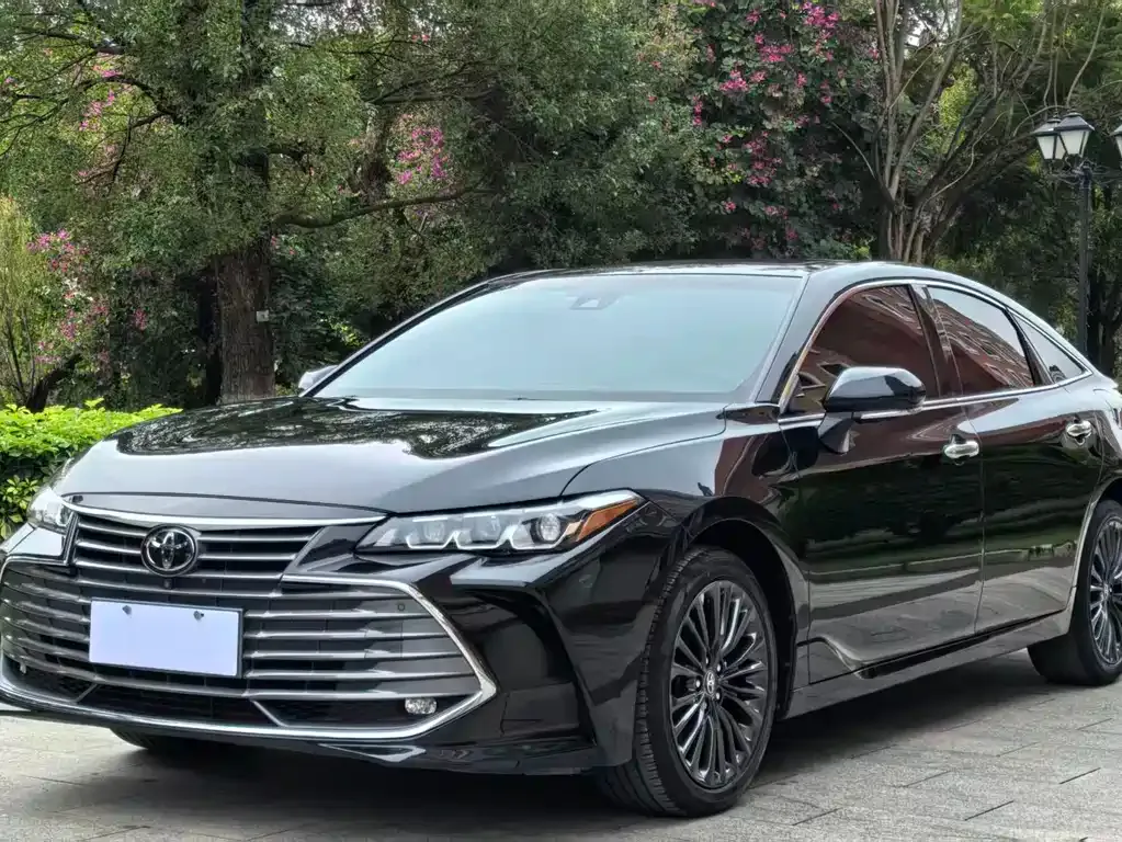 Toyota Avalon — фото 1