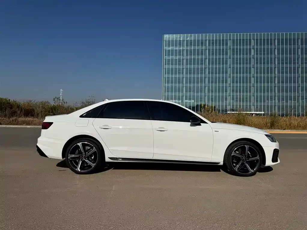 Audi A4L 2024 из CN, фото 3
