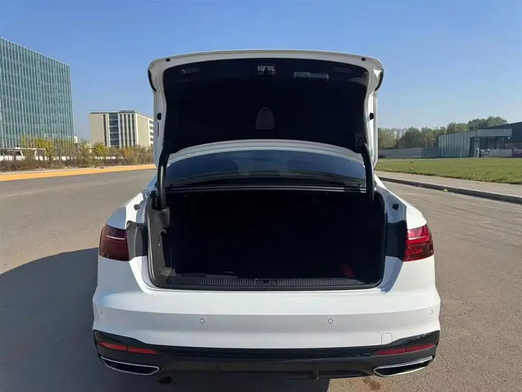 Audi A4L 2024 из CN, фото 7