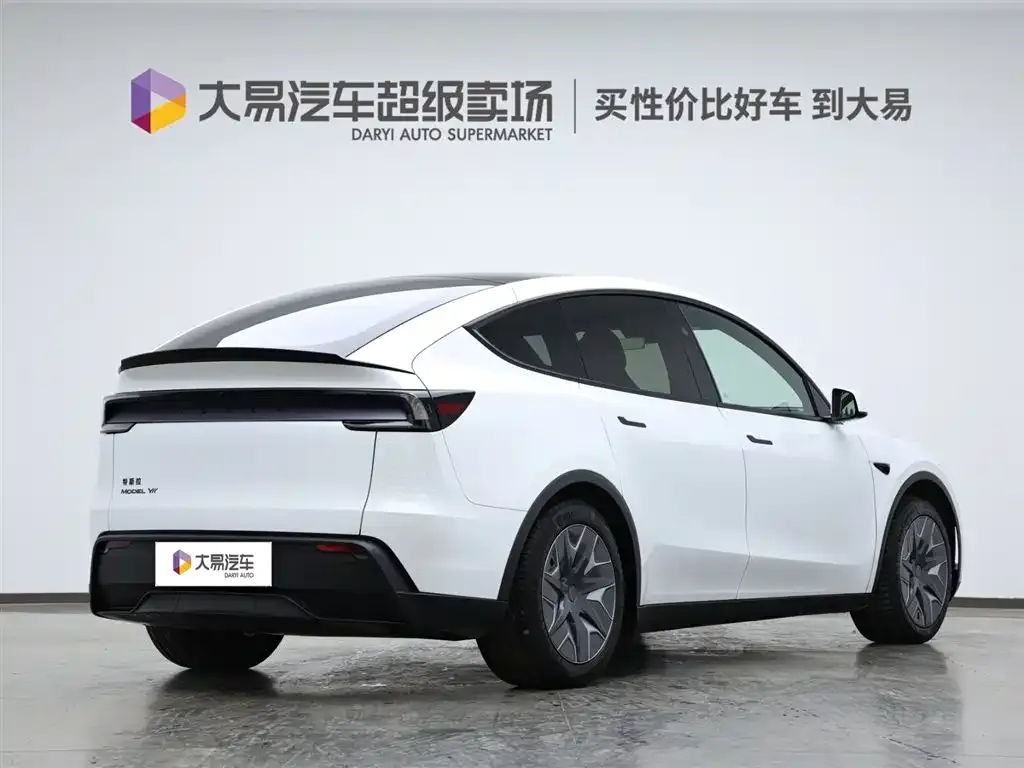 Tesla Model Y L — фото 3