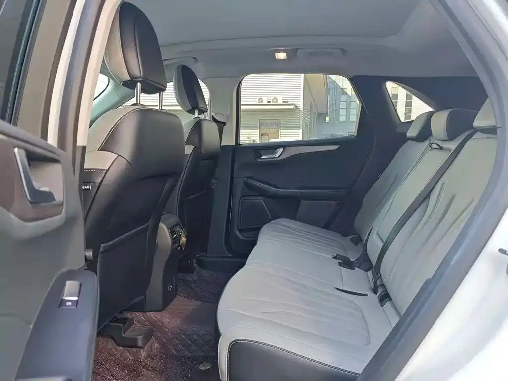 Ford Escape 2023 из CN, фото 10