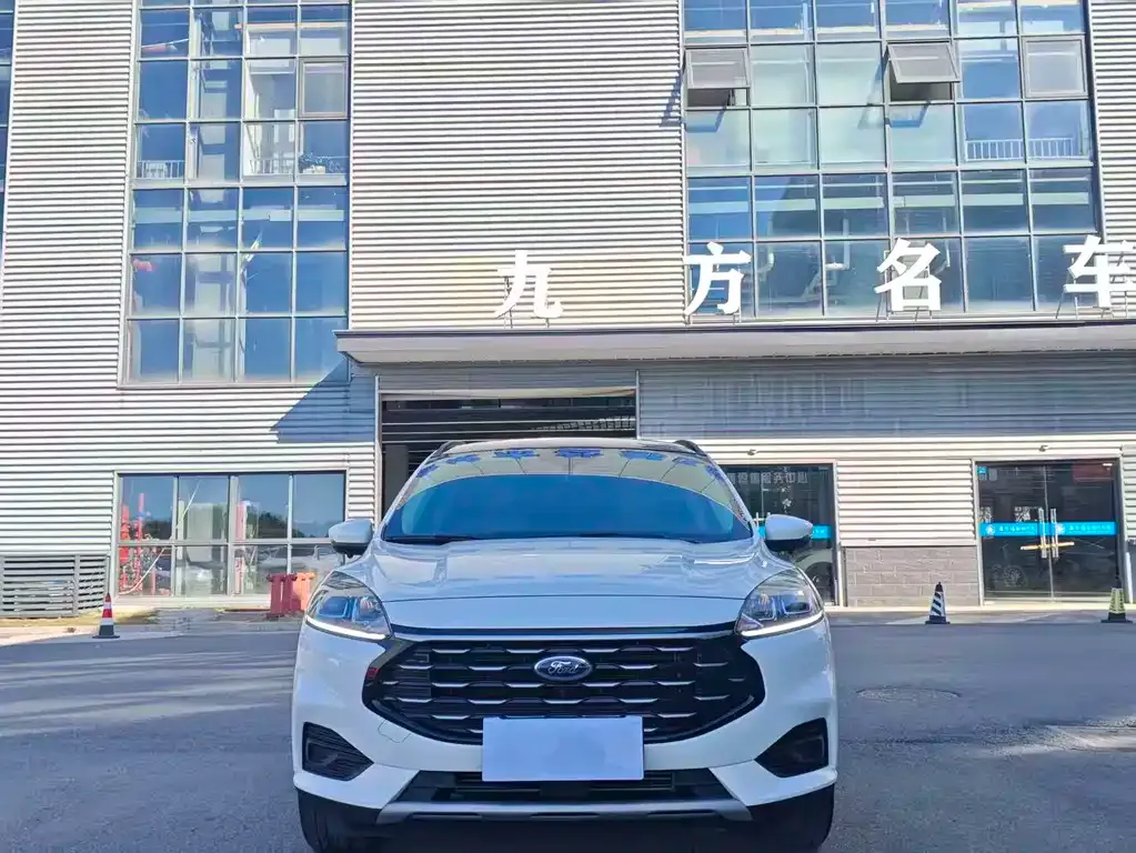 Ford Escape 2023 из CN, фото 2