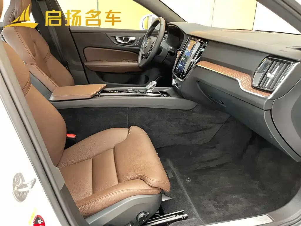 Volvo S60 2025 из CN, фото 10