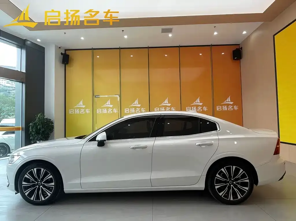 Volvo S60 2025 из CN, фото 3