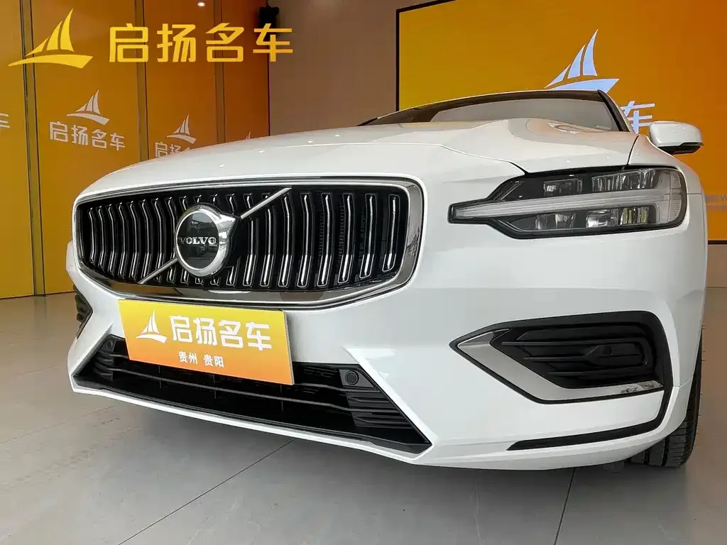 Volvo S60 2025 из CN, фото 4