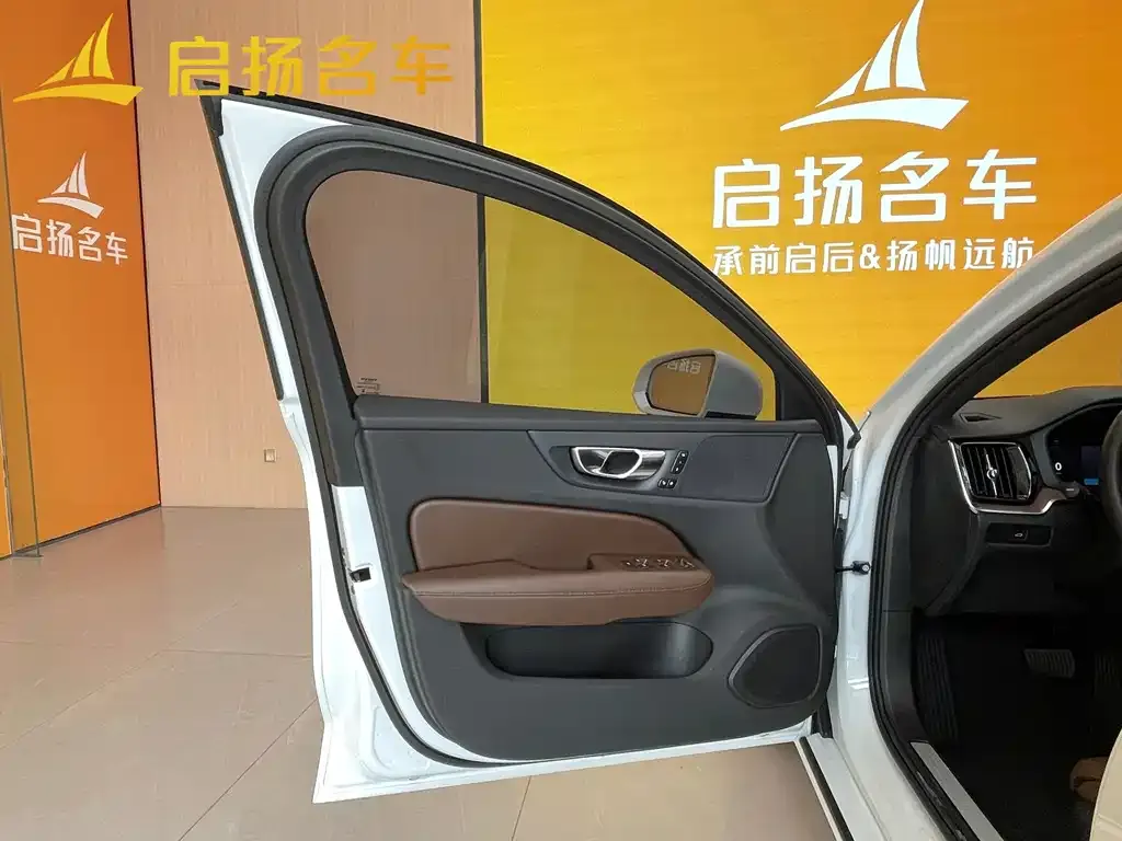Volvo S60 2025 из CN, фото 6