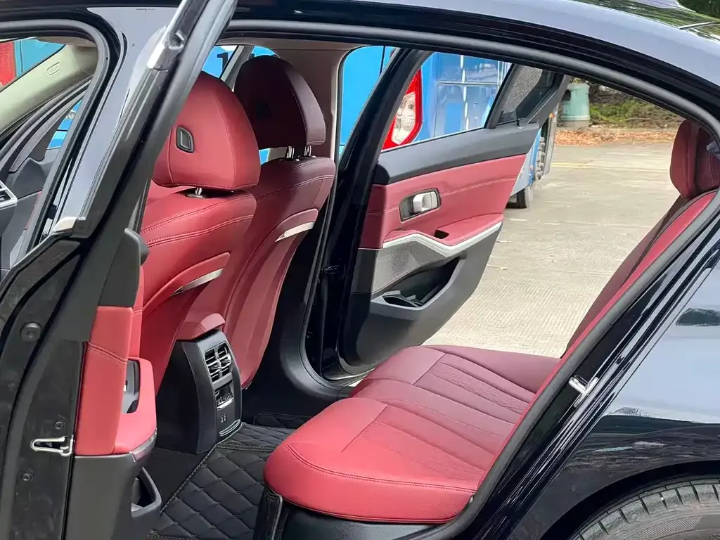 BMW 3 Series 2025 из CN, фото 8