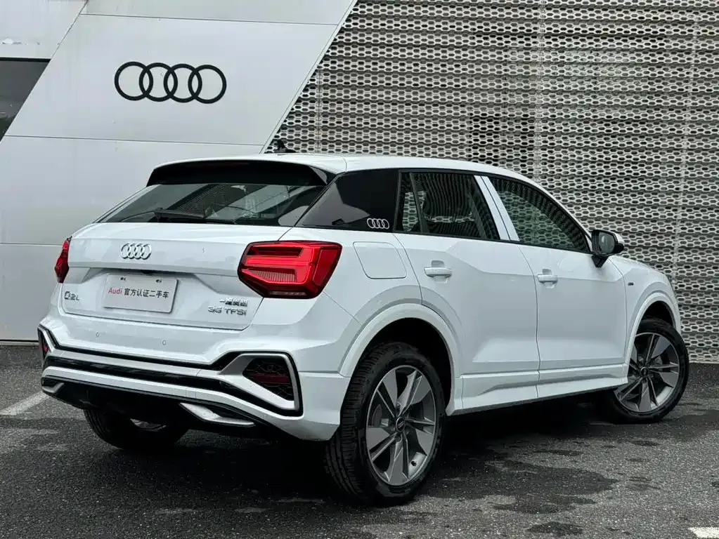Audi Q2L — фото 4