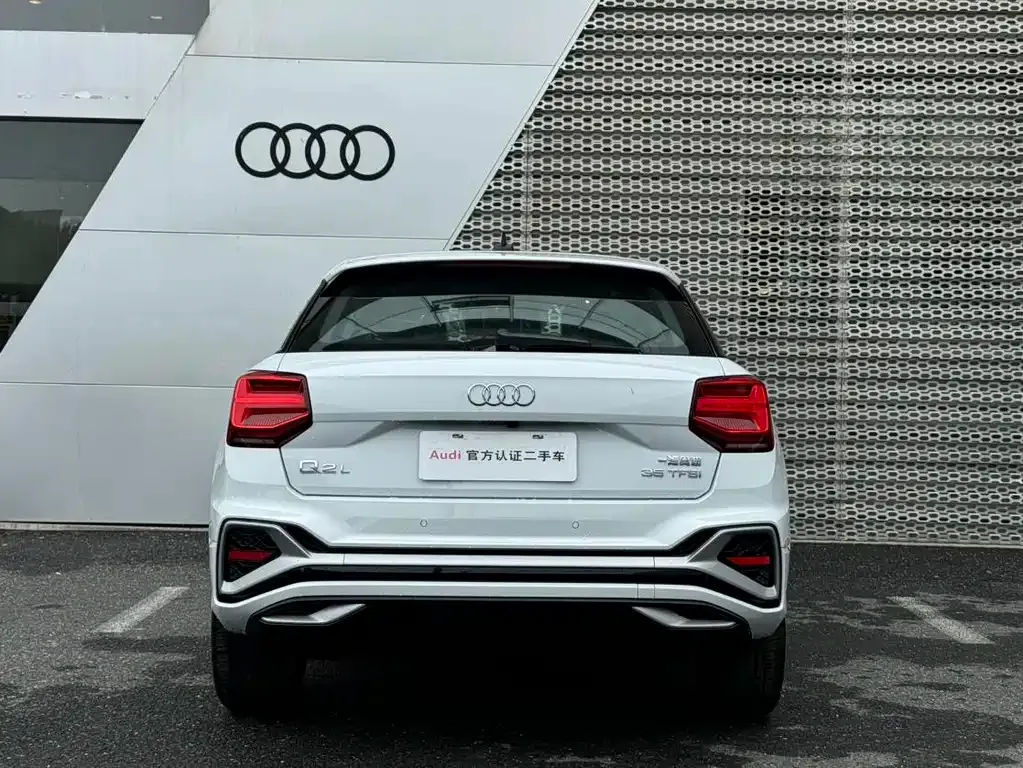Audi Q2L — фото 5