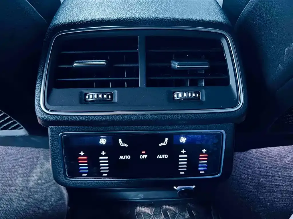 Audi A6L 2025 из CN, фото 8
