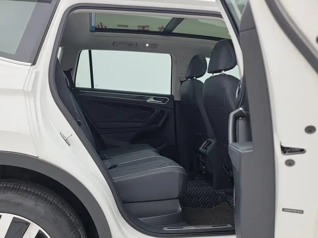 Volkswagen Tiguan L 2022 из CN, фото 10
