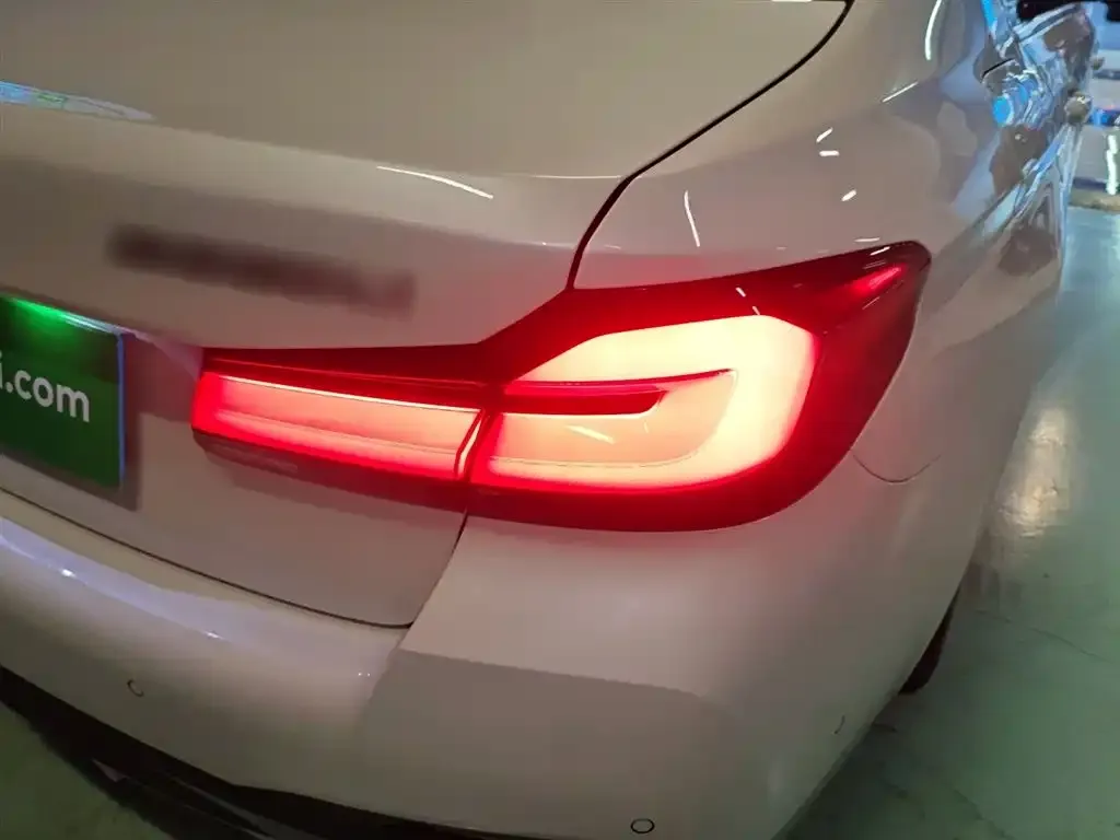 BMW 5 Series 2023 из CN, фото 8