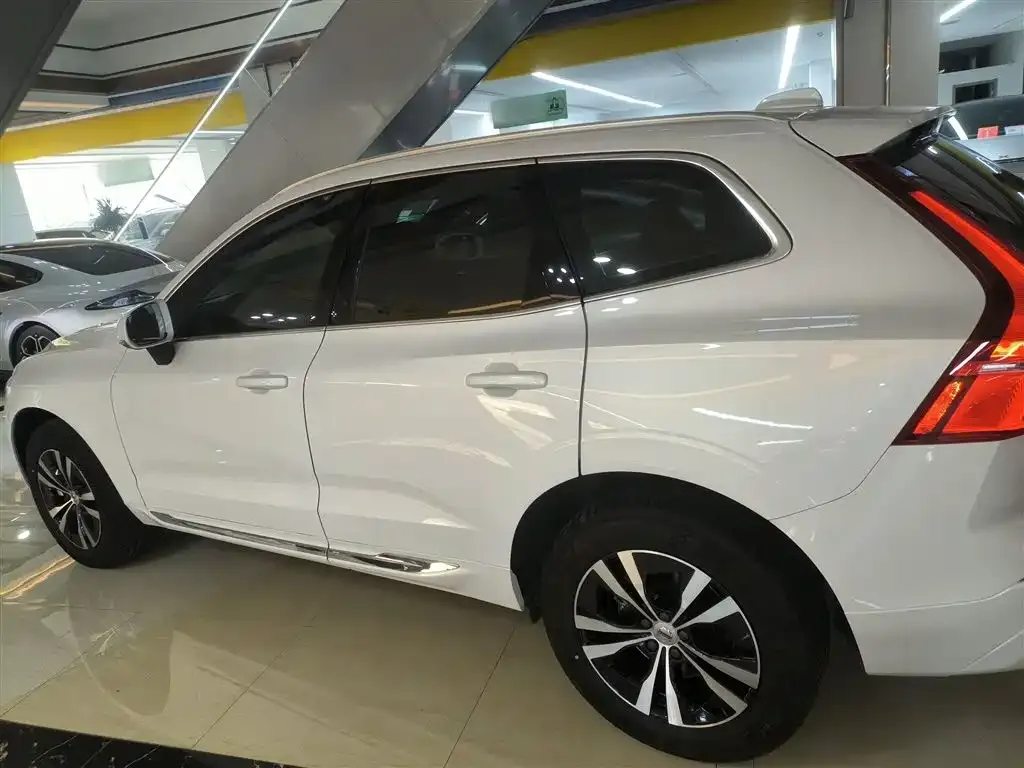 Volvo XC60 2023 из CN, фото 5