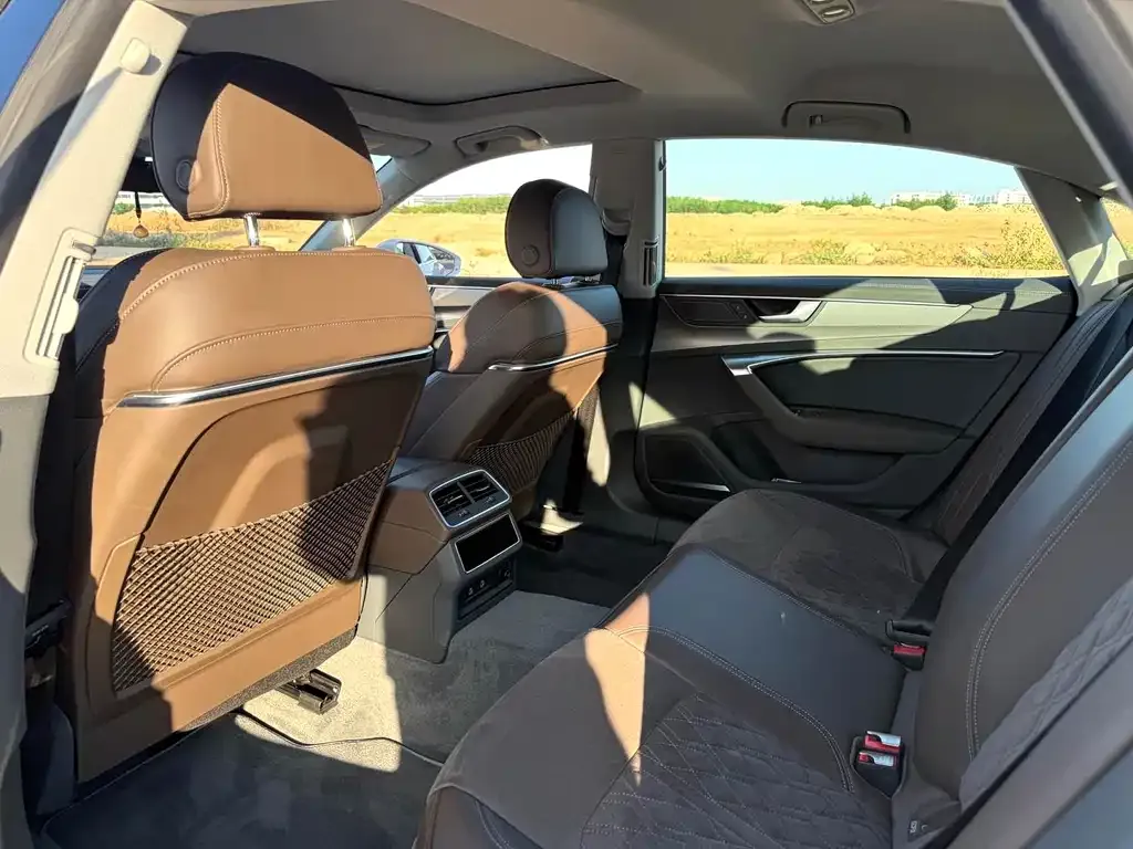 Audi A7L 2024 из CN, фото 8