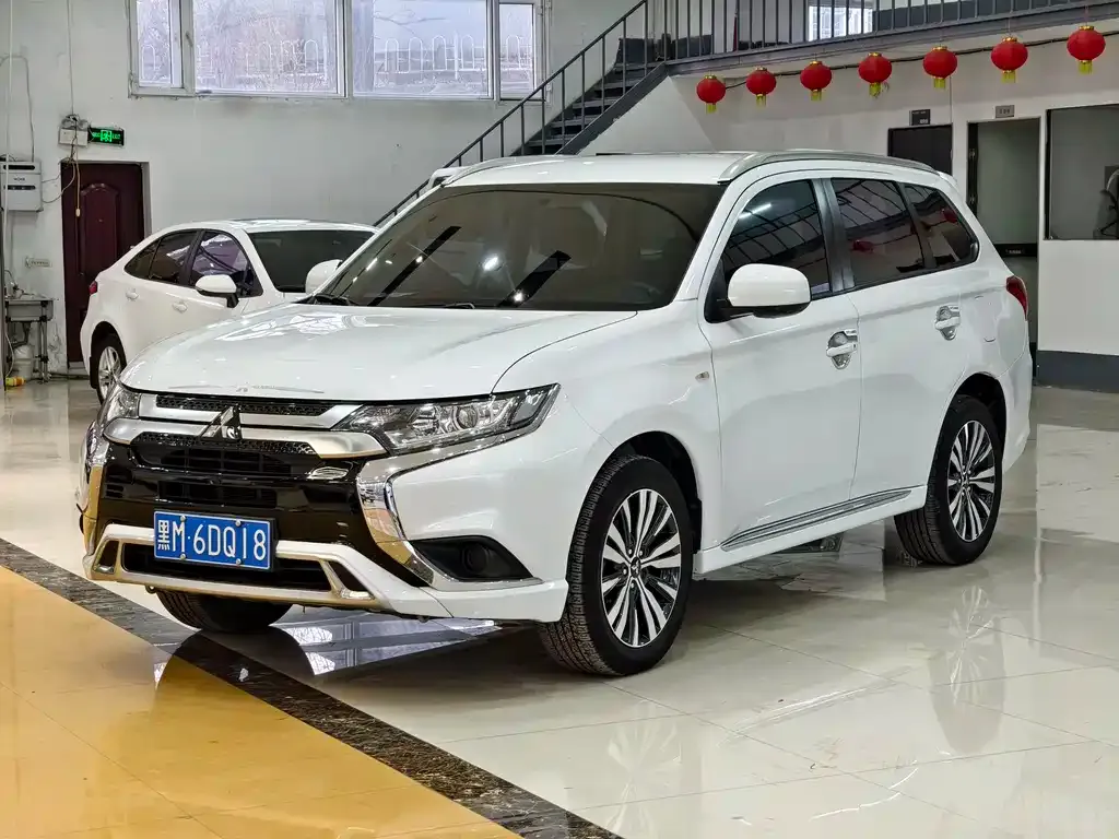 Mitsubishi Outlander 2021 из CN, фото 2