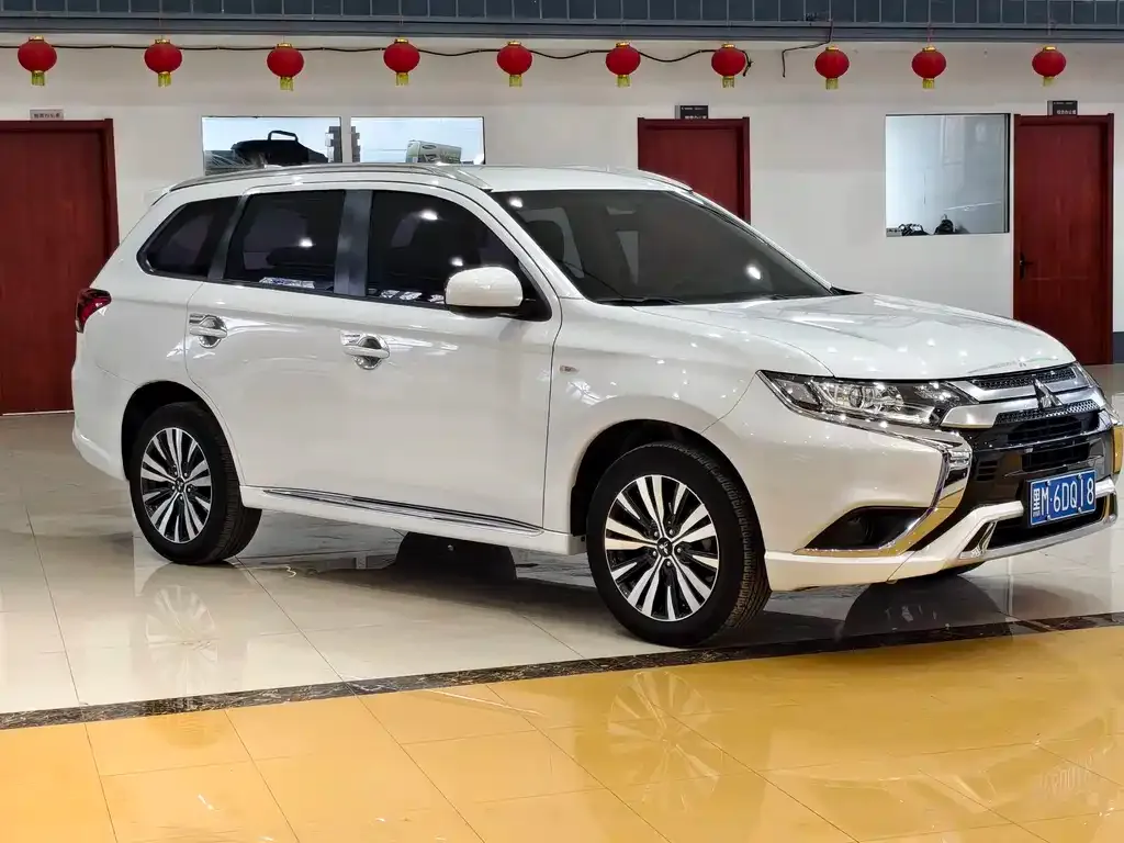 Mitsubishi Outlander 2021 из CN, фото 3