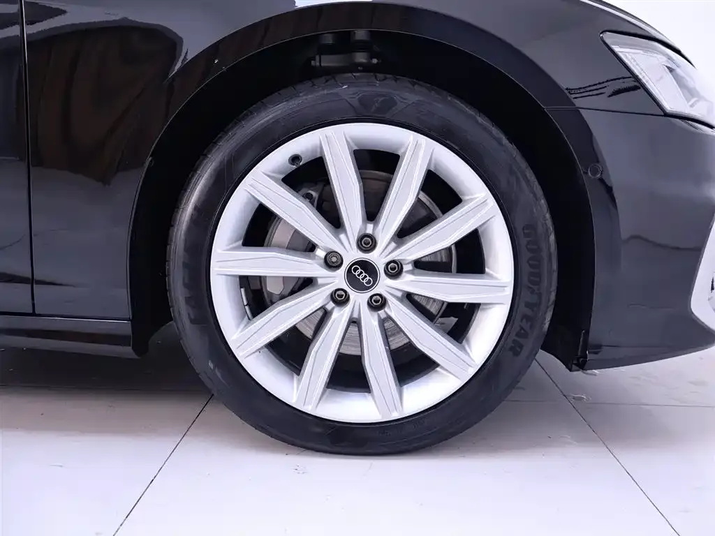 Audi A6L 2024 из CN, фото 6