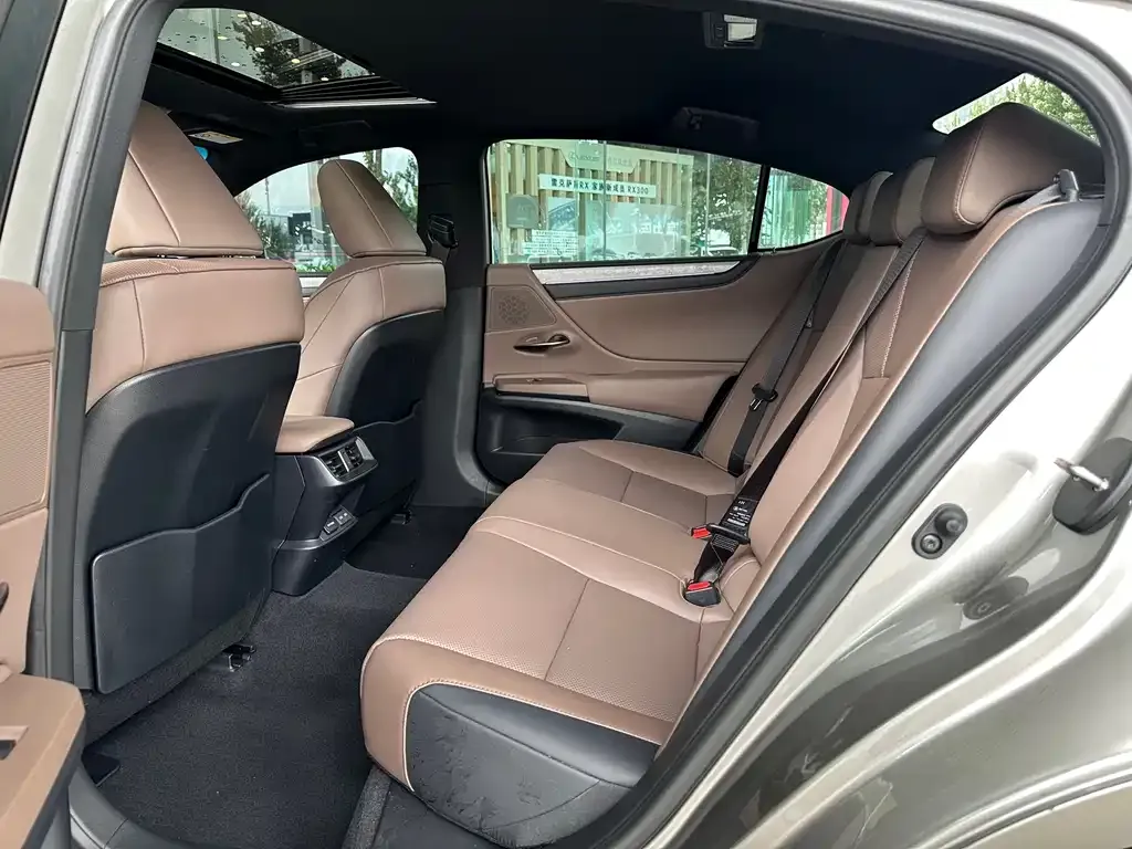 Lexus ES 2025 из CN, фото 5