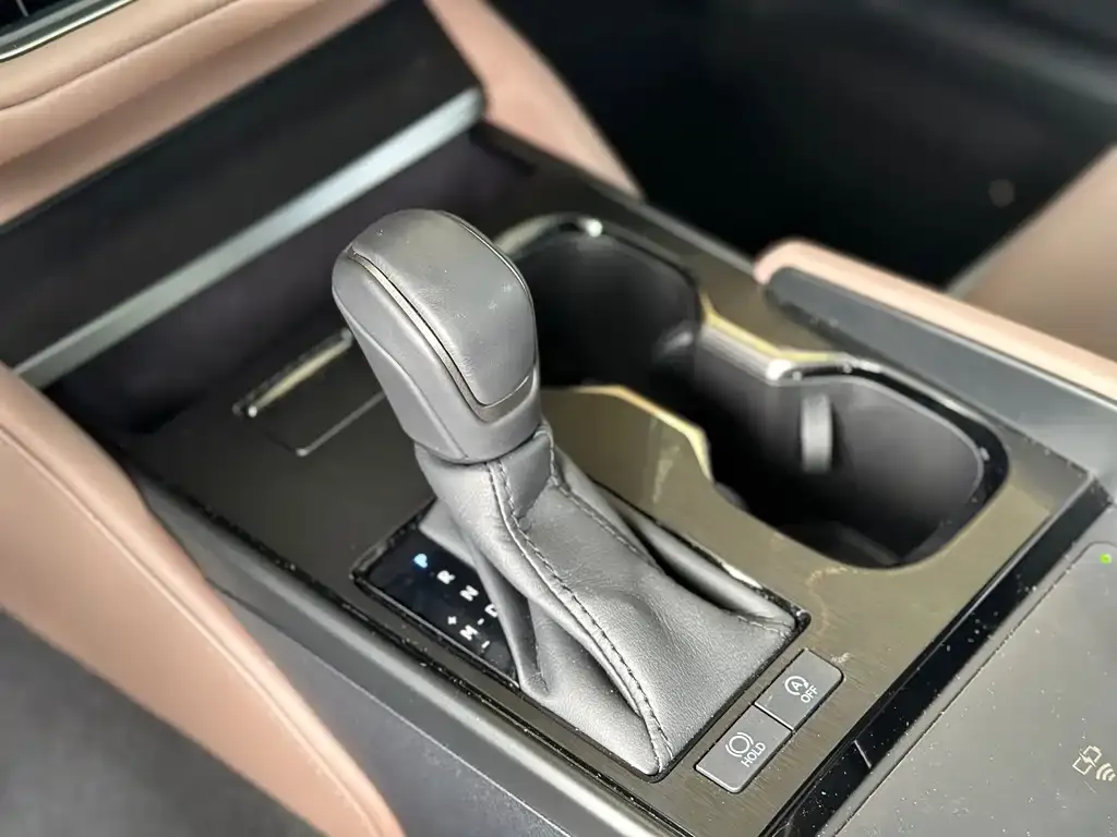 Lexus ES 2025 из CN, фото 7