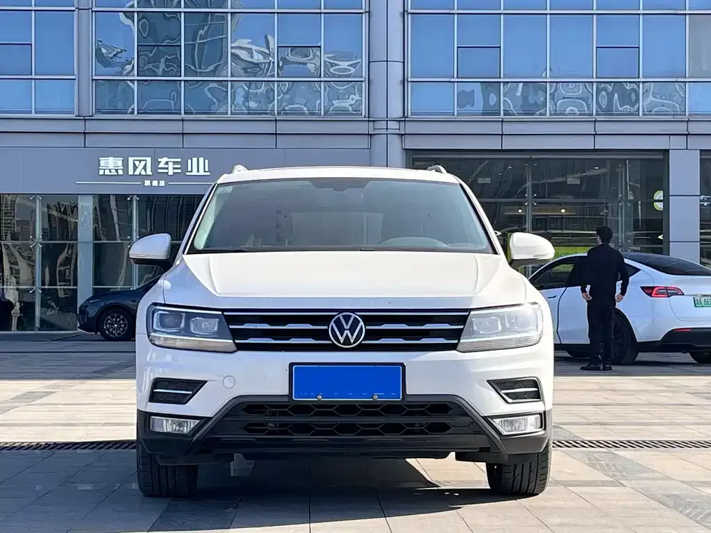 Volkswagen Tiguan L 2021 из CN, фото 2