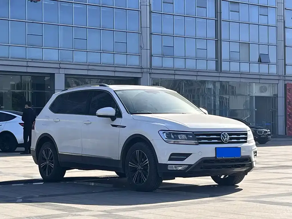 Volkswagen Tiguan L 2021 из CN, фото 3