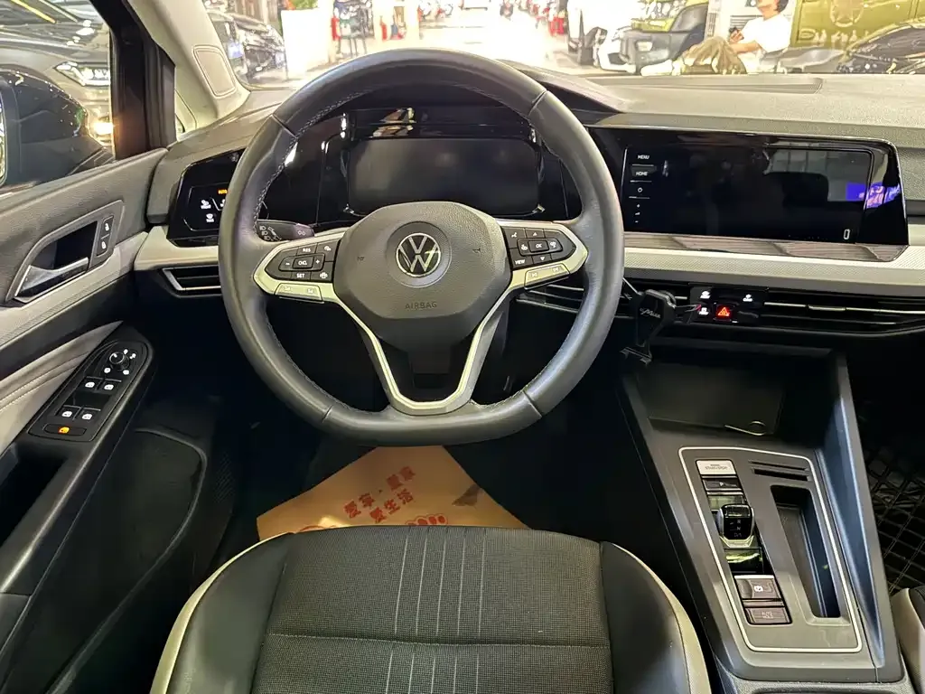 Volkswagen Golf 2023 из CN, фото 9