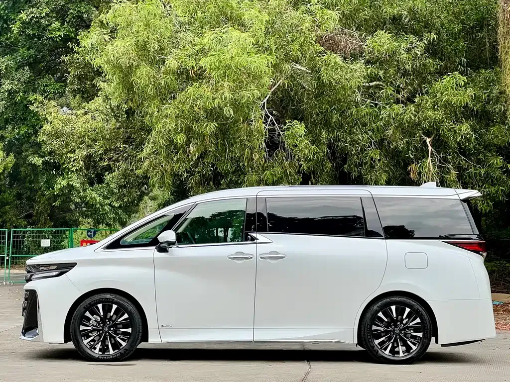 Toyota Vellfire 2024 из CN, фото 4