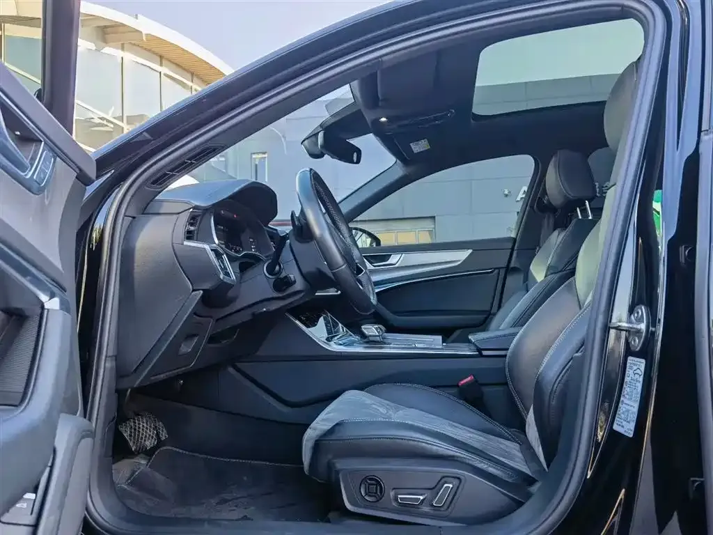 Audi A6L 2024 из CN, фото 4