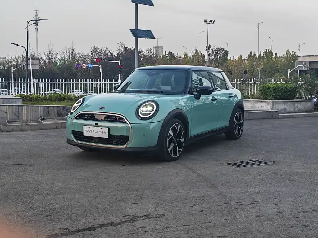MINI Cooper (3-door) 2024 из CN, фото 1