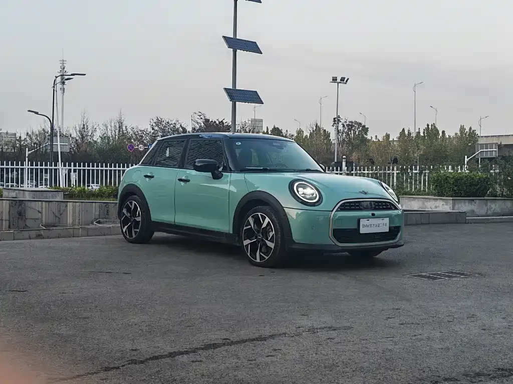 MINI Cooper (3-door) 2024 из CN, фото 3