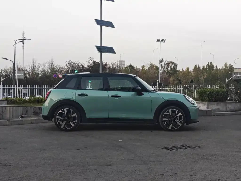 MINI Cooper (3-door) 2024 из CN, фото 4