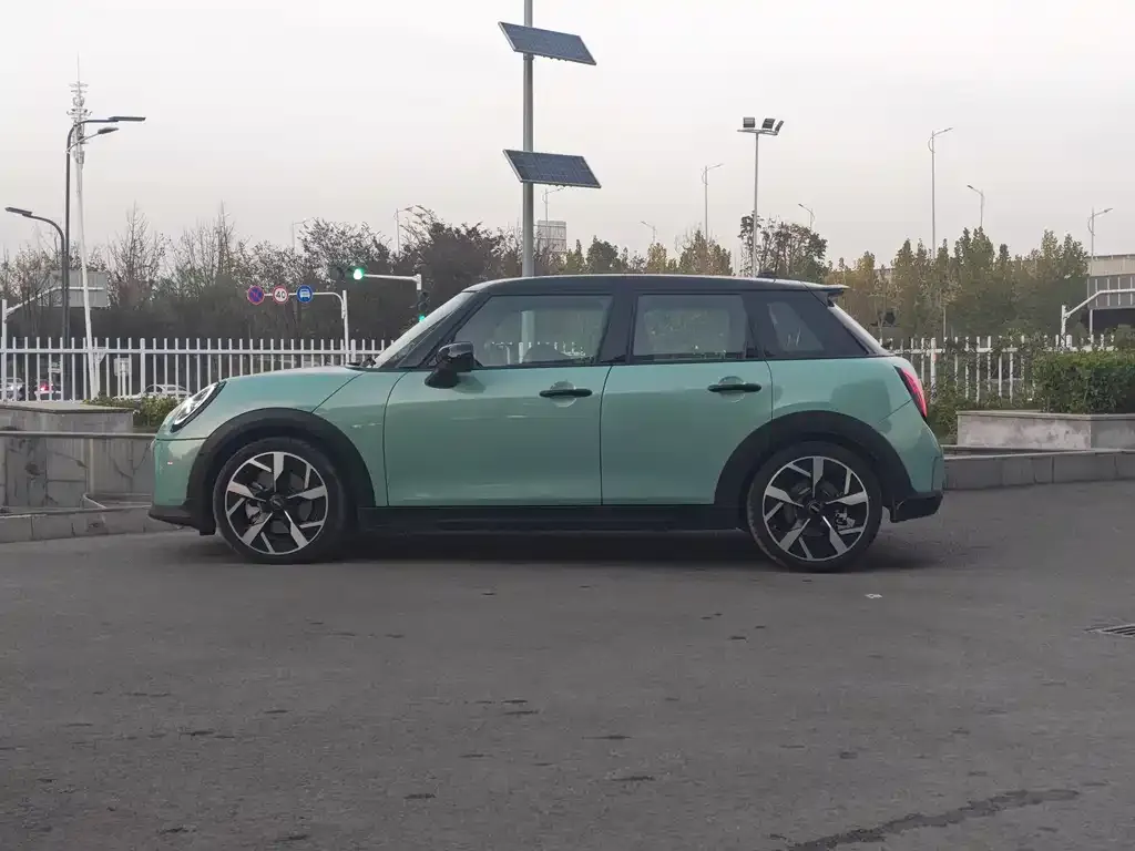 MINI Cooper (3-door) 2024 из CN, фото 8