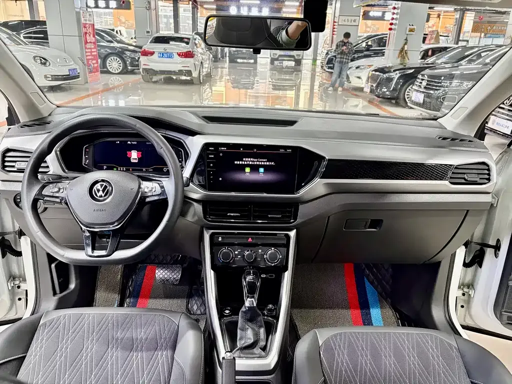 Volkswagen T-Cross — фото 8