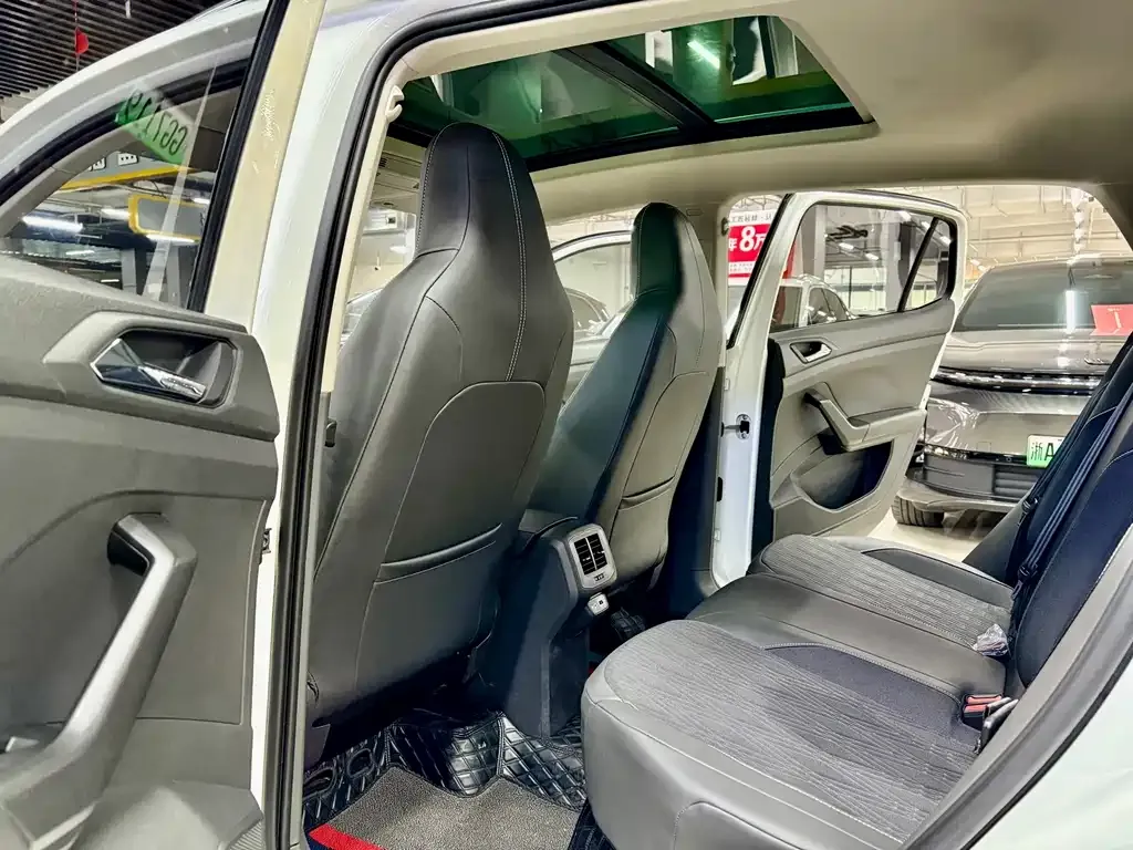 Volkswagen T-Cross — фото 9