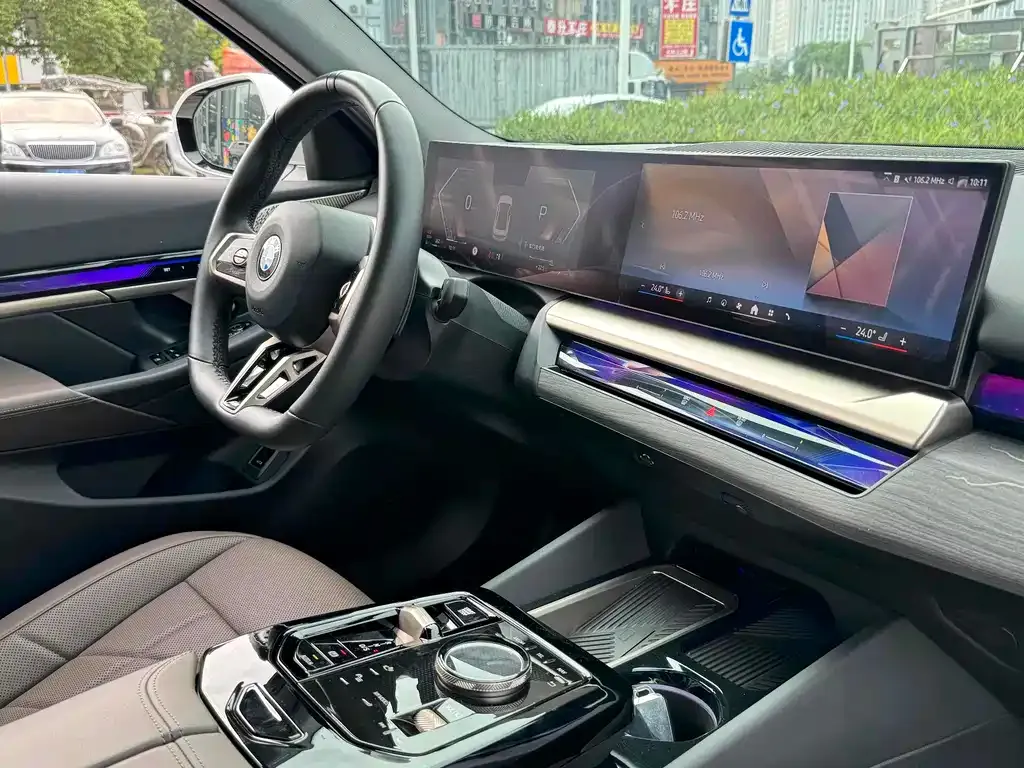 BMW 5 Series 2024 из CN, фото 10