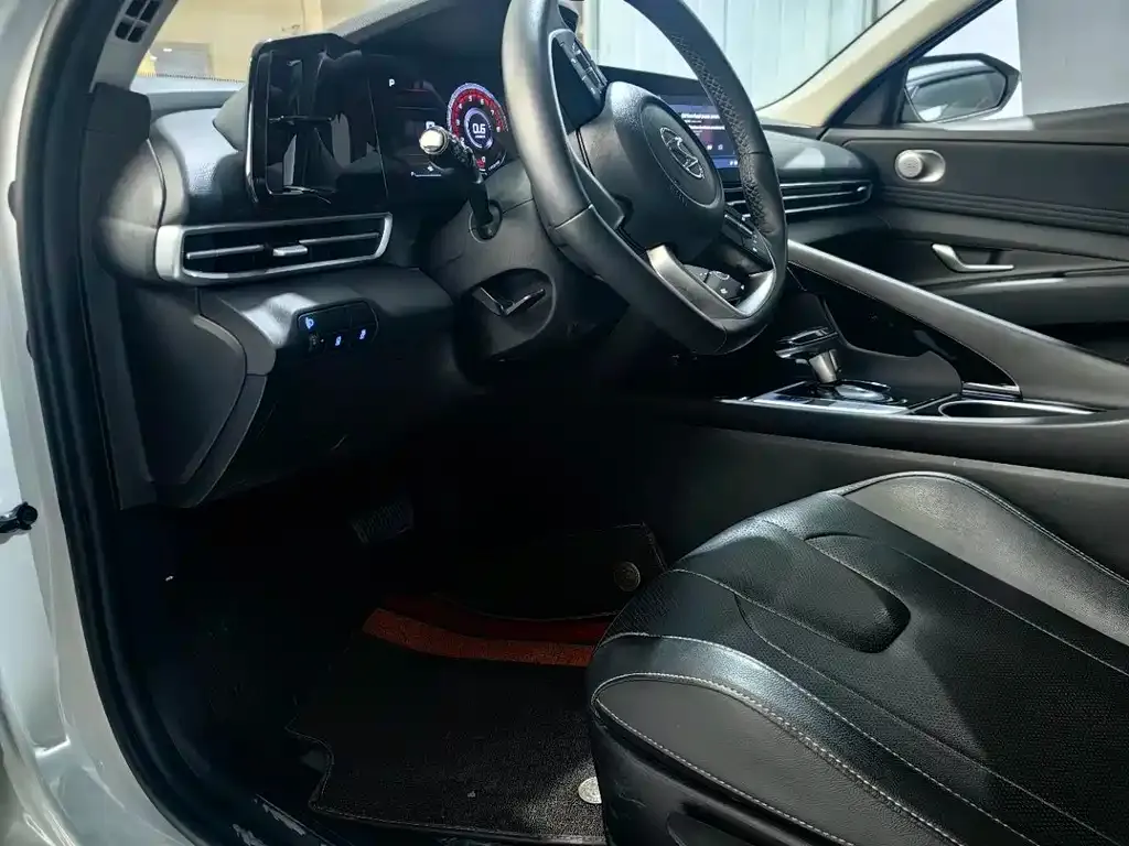 Hyundai Elantra 2023 из CN, фото 10