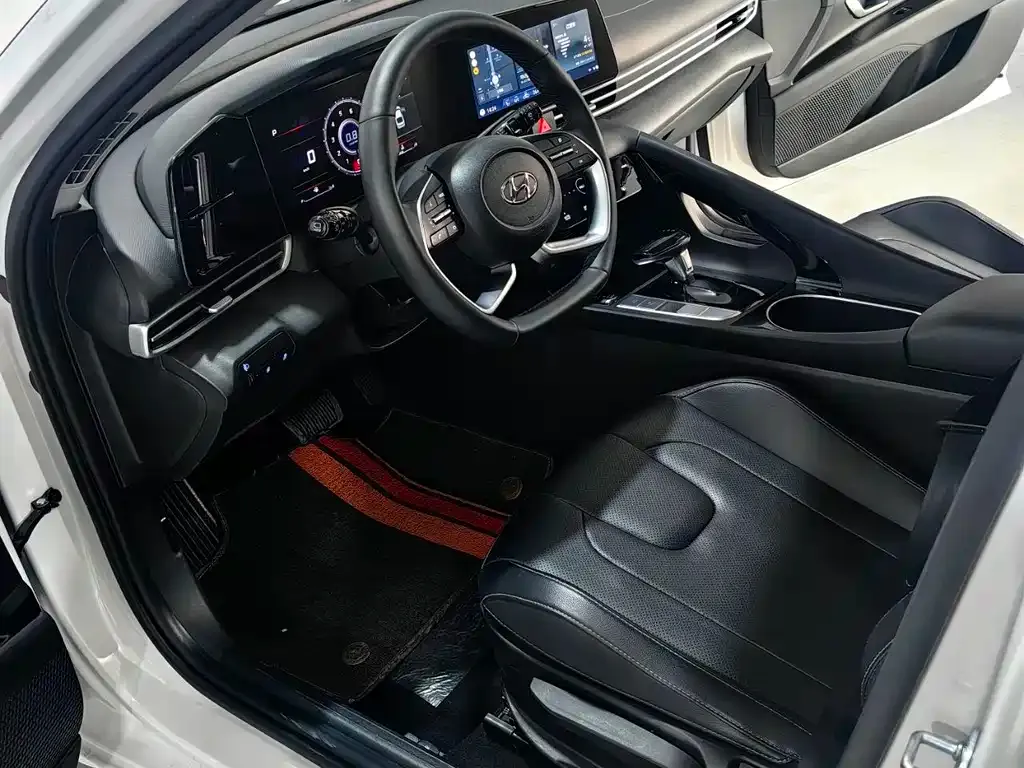 Hyundai Elantra 2023 из CN, фото 6