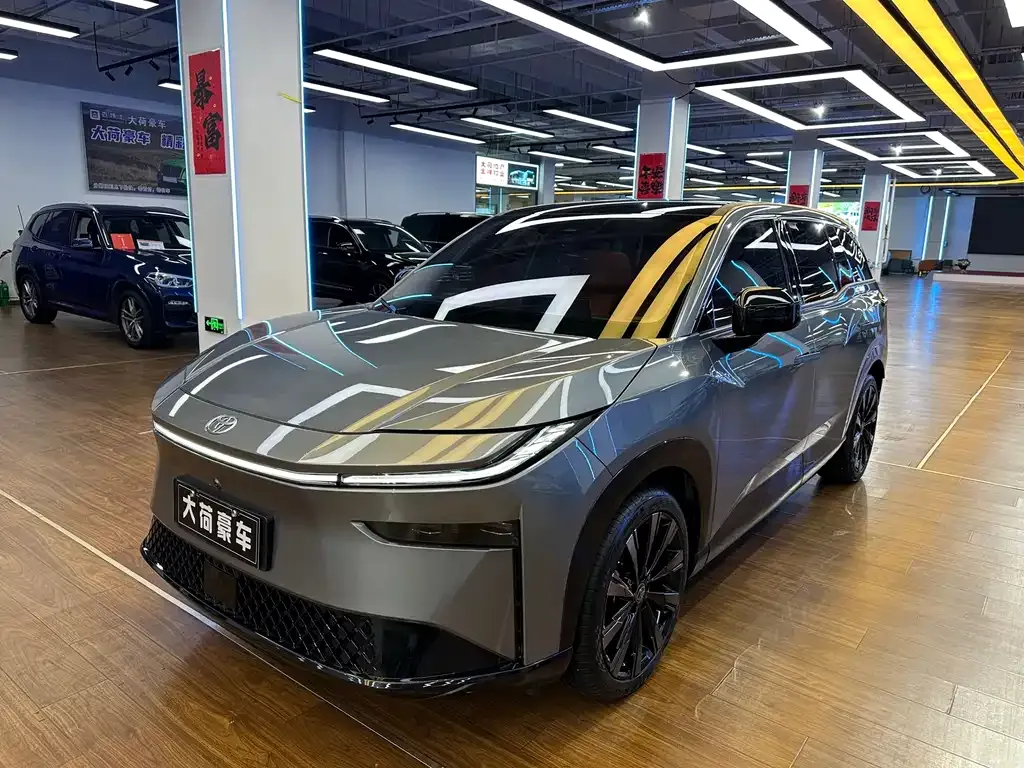 Toyota Platinum 3X 2025 из CN, фото 1