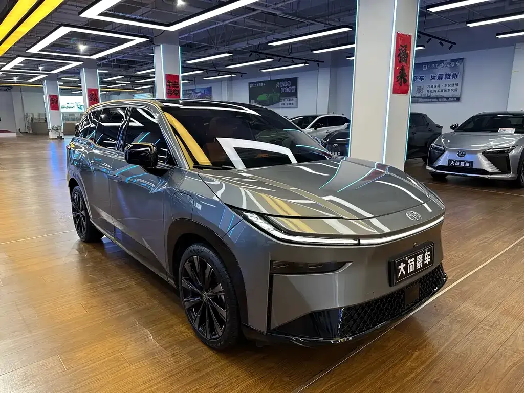 Toyota Platinum 3X 2025 из CN, фото 3