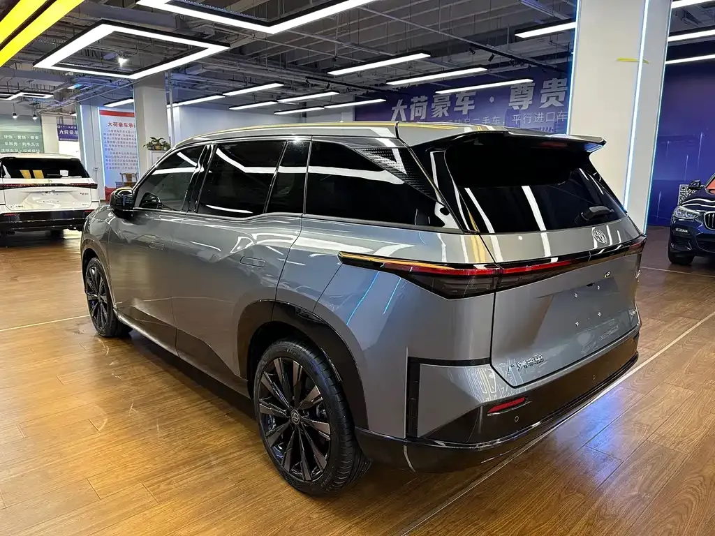 Toyota Platinum 3X 2025 из CN, фото 7