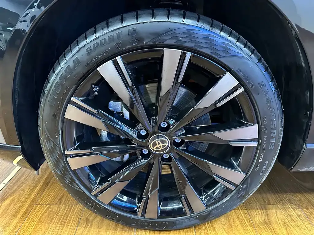 Toyota Platinum 3X 2025 из CN, фото 9