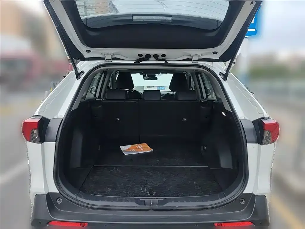 Toyota RAV4 2023 из CN, фото 10