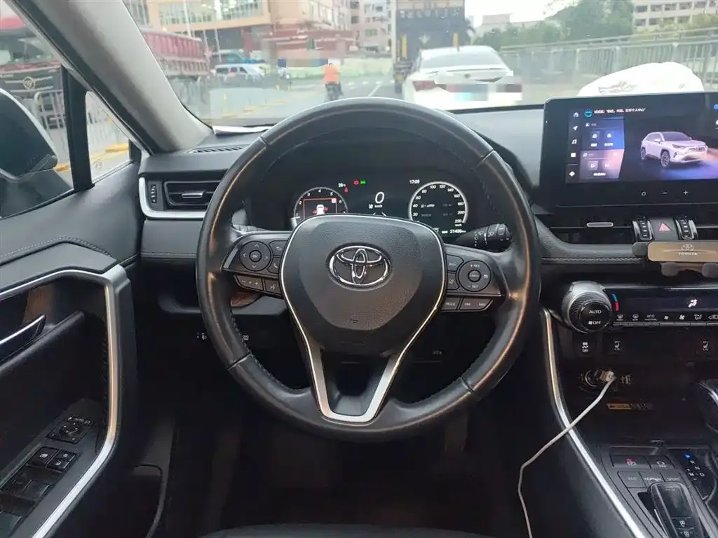 Toyota RAV4 2023 из CN, фото 3