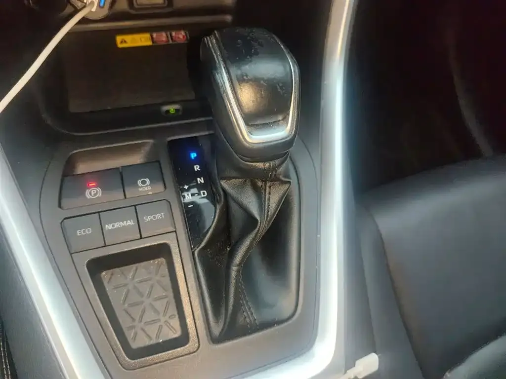 Toyota RAV4 2023 из CN, фото 7