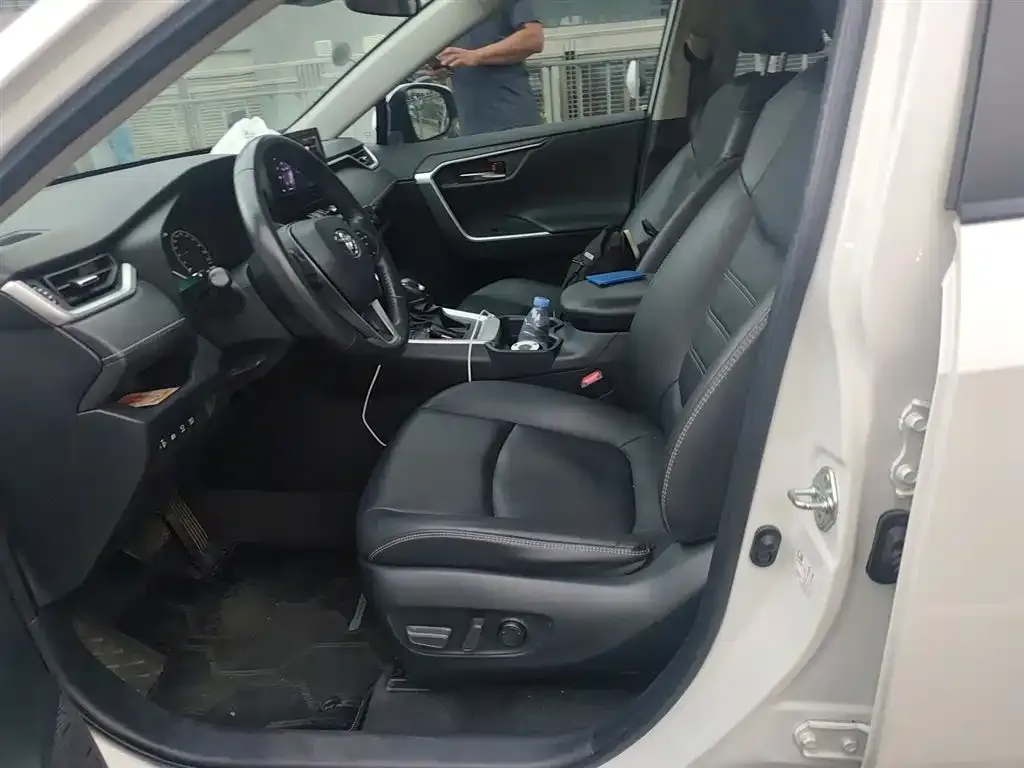 Toyota RAV4 2023 из CN, фото 8