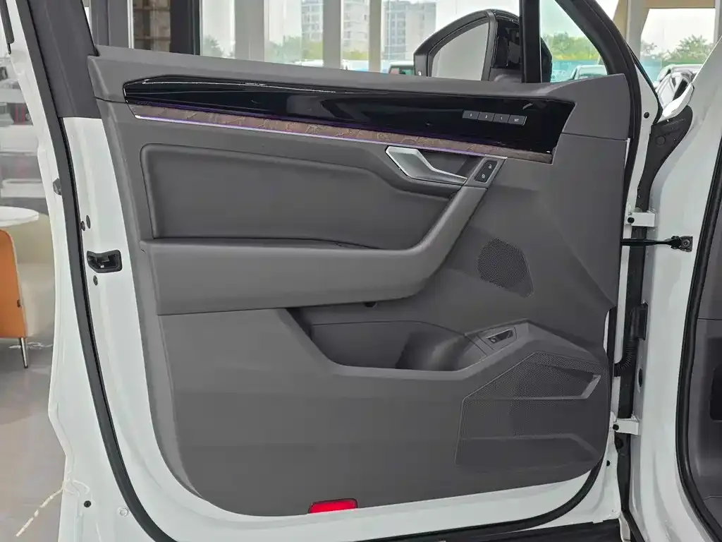 Volkswagen Touareg 2022 из CN, фото 7