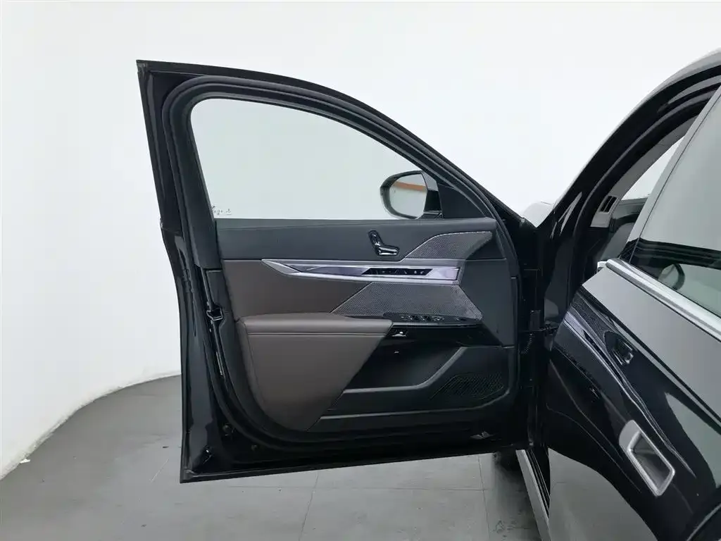 BMW 7 Series 2024 из CN, фото 8