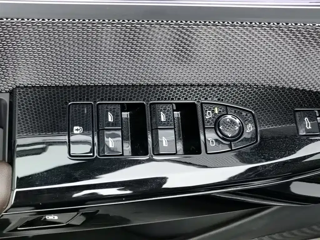 BMW 7 Series 2024 из CN, фото 9